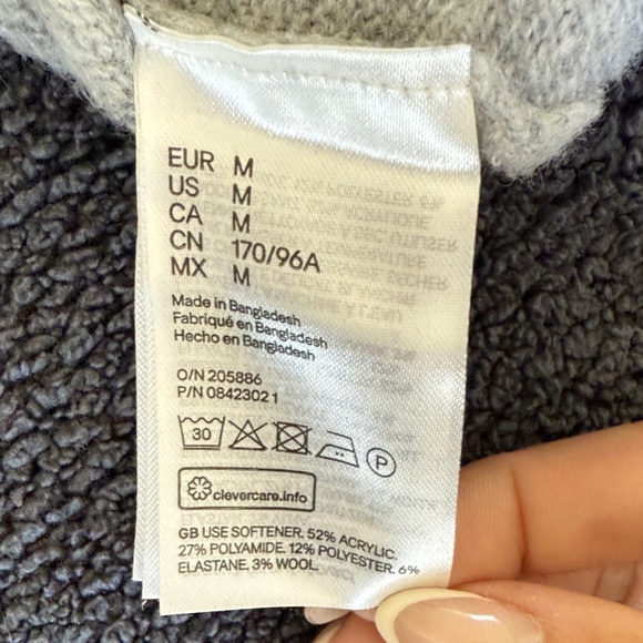 H&M Heather Gray Women's Oversized V-Neck Sweater - Picture 4 of 4